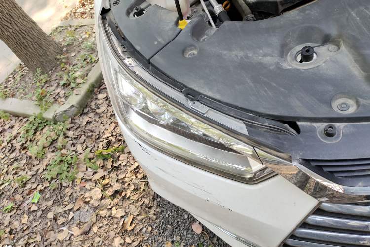 Used BYD Song 2020 Classic Edition 1.5T Automatic Elite Model Right Front Headlight