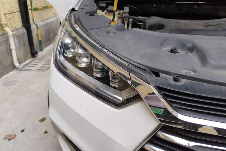 Used BYD Song 2020 Classic Edition 1.5T Automatic Elite Model Right Front Headlight