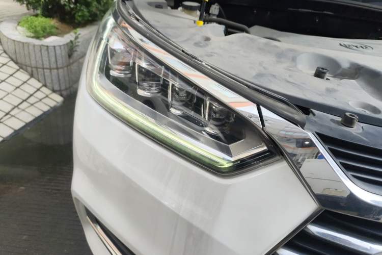 Used BYD Song 2020 Classic Edition 1.5T Automatic Elite Model Right Front Headlight