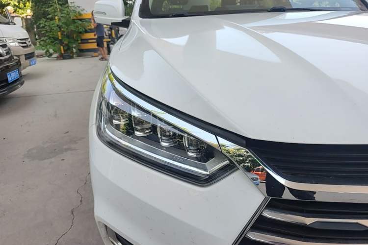 Used BYD Song 2020 Classic Edition 1.5T Automatic Elite Model Right Front Headlight