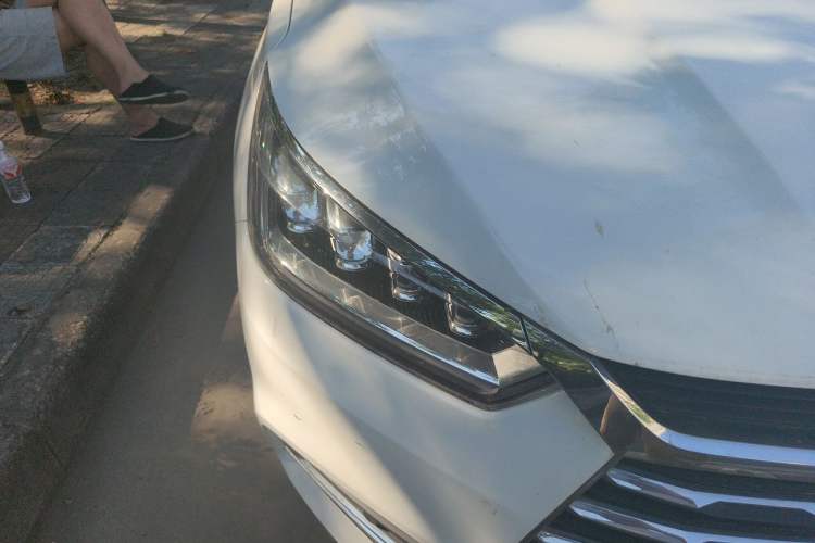 Used BYD Song 2020 Classic Edition 1.5T Automatic Elite Model Right Front Headlight