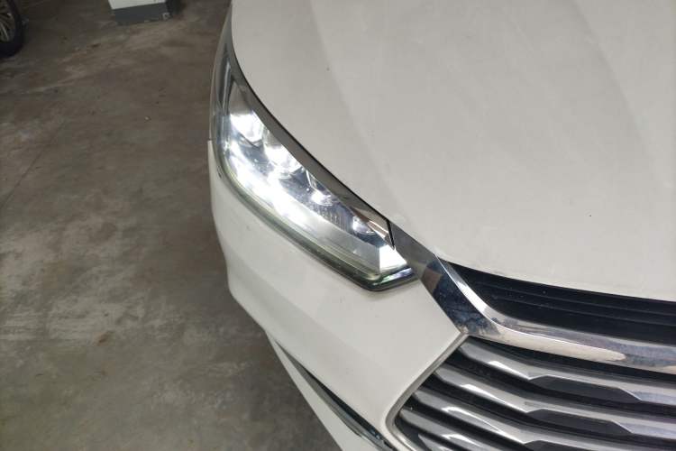 Used BYD Song 2020 Classic Edition 1.5T Automatic Elite Model Right Front Headlight