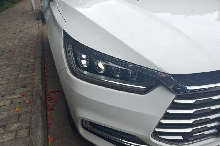 Used BYD Song 2020 Classic Edition 1.5T Automatic Elite Model Right Front Headlight