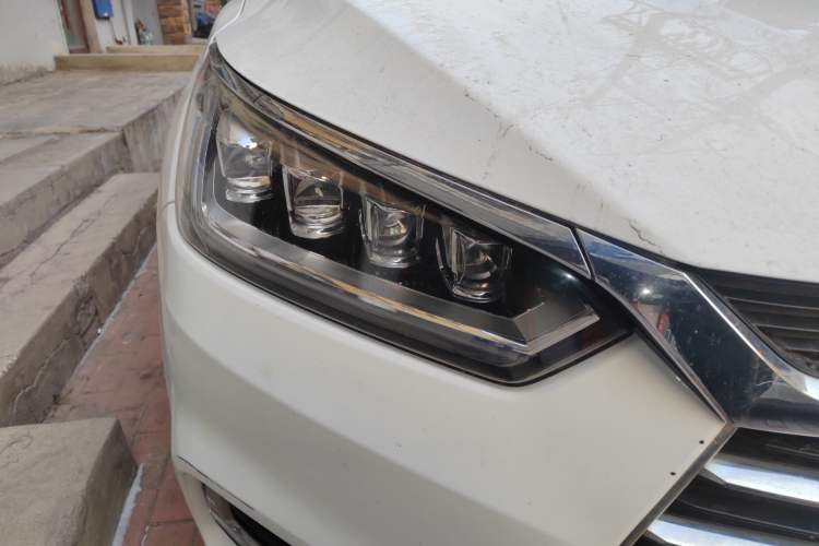 Used BYD Song 2020 Classic Edition 1.5T Automatic Elite Model Right Front Headlight