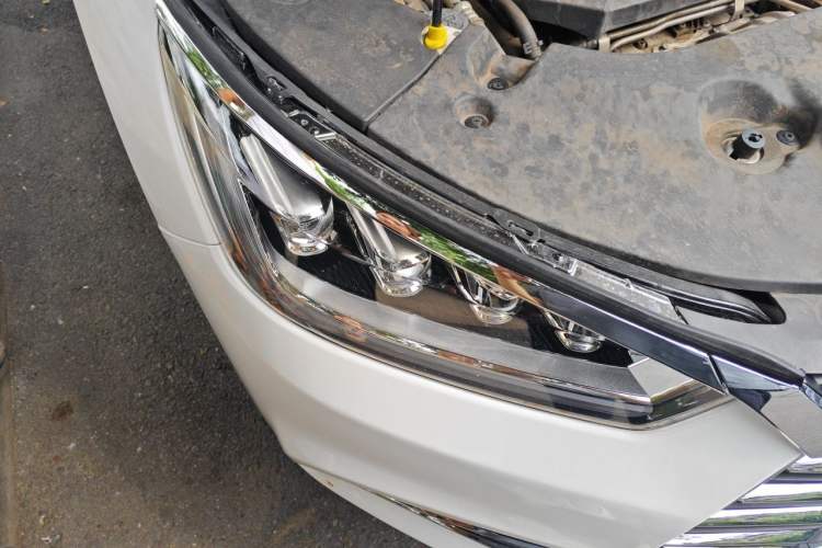 Used BYD Song 2020 Classic Edition 1.5T Automatic Elite Model Right Front Headlight