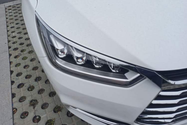Used BYD Song 2020 Classic Edition 1.5T Automatic Elite Model Right Front Headlight