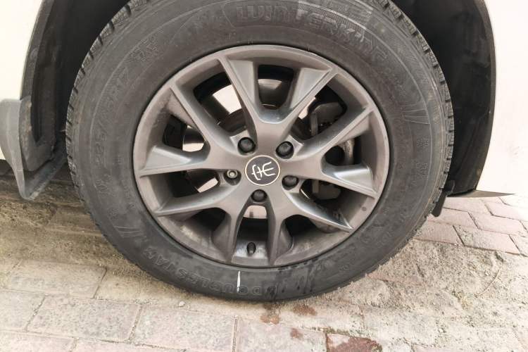 Used BYD Song 2020 Classic Edition 1.5T Automatic Elite Model Right Front Wheel Hub