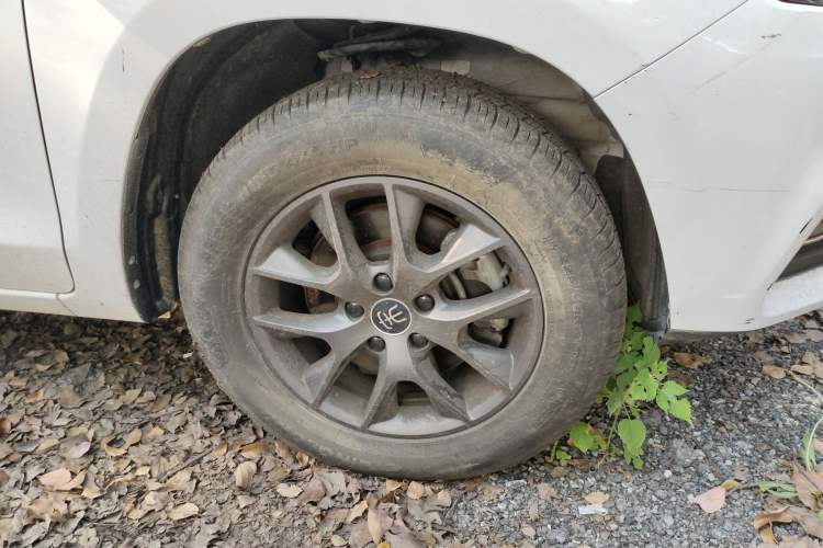 Used BYD Song 2020 Classic Edition 1.5T Automatic Elite Model Right Front Wheel Hub