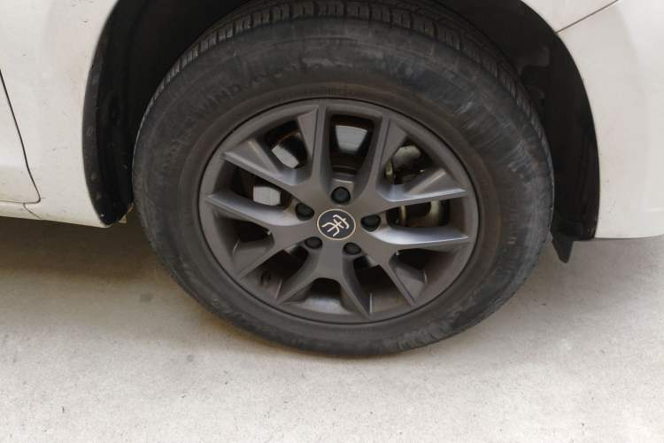 Used BYD Song 2020 Classic Edition 1.5T Automatic Elite Model Right Front Wheel Hub