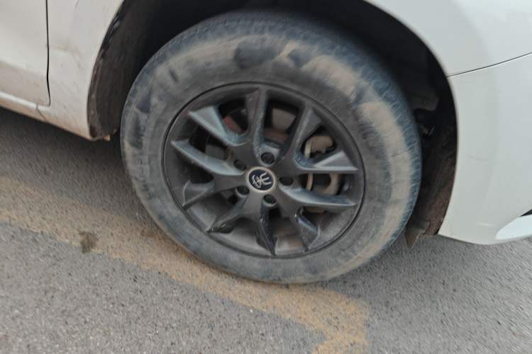 Used BYD Song 2020 Classic Edition 1.5T Automatic Elite Model Right Front Wheel Hub