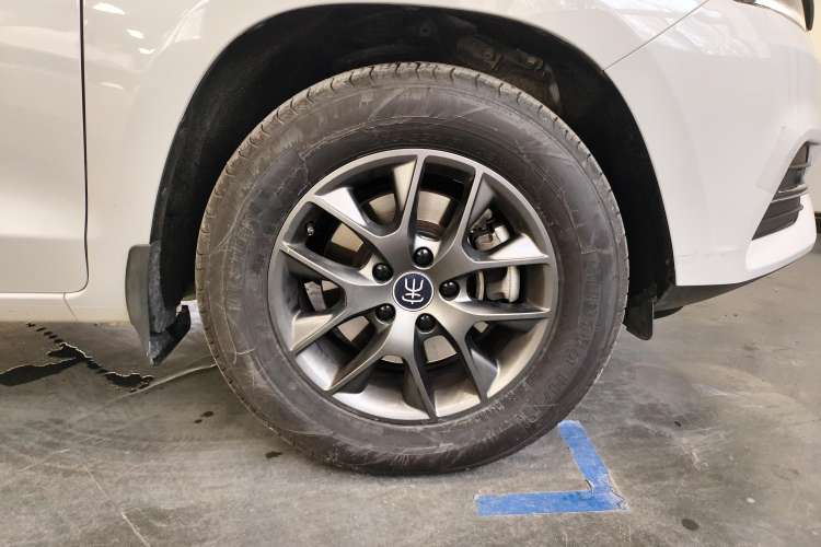 Used BYD Song 2020 Classic Edition 1.5T Automatic Elite Model Right Front Wheel Hub