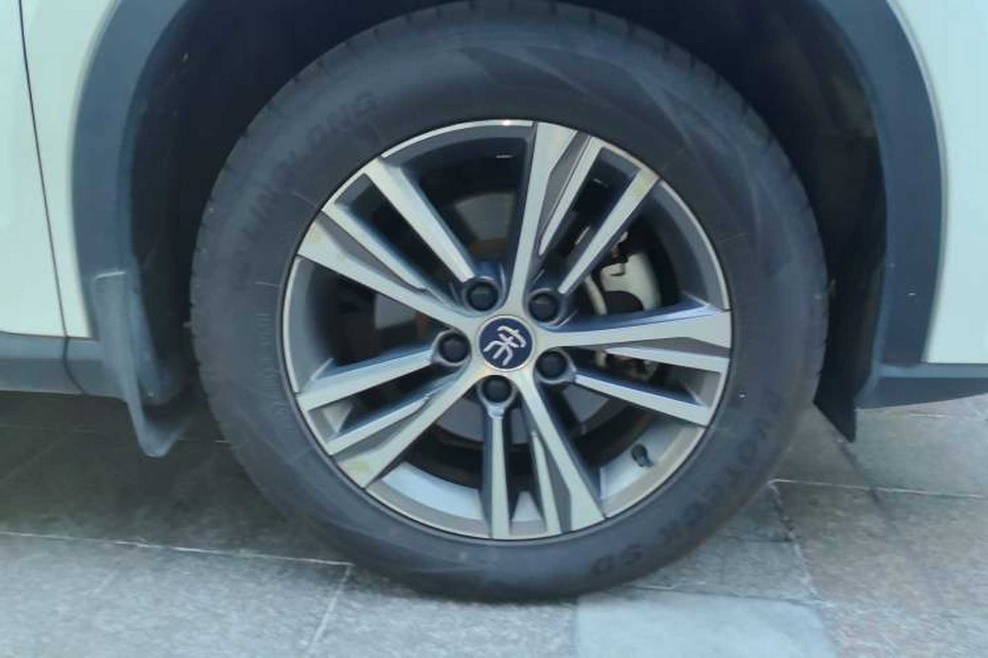 Used BYD Song 2020 Classic Edition 1.5T Automatic Elite Model Right Front Wheel Hub