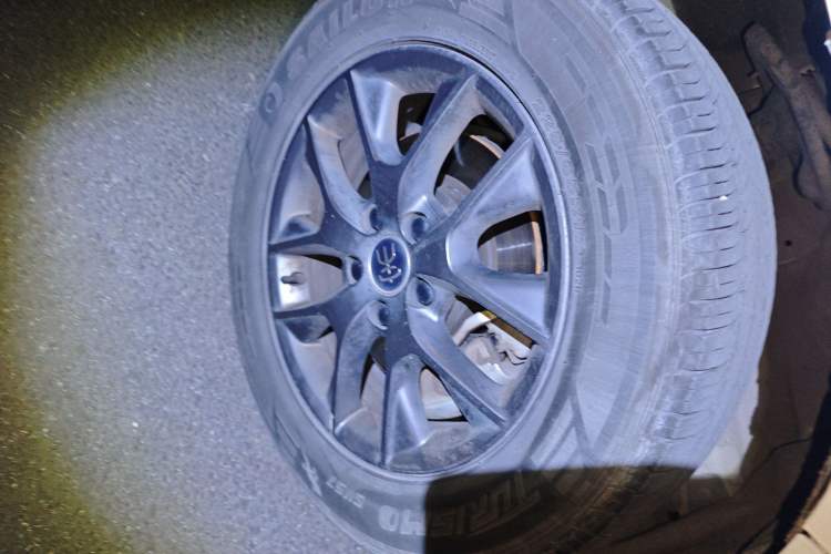Used BYD Song 2020 Classic Edition 1.5T Manual Luxury Model Right Front Wheel Hub