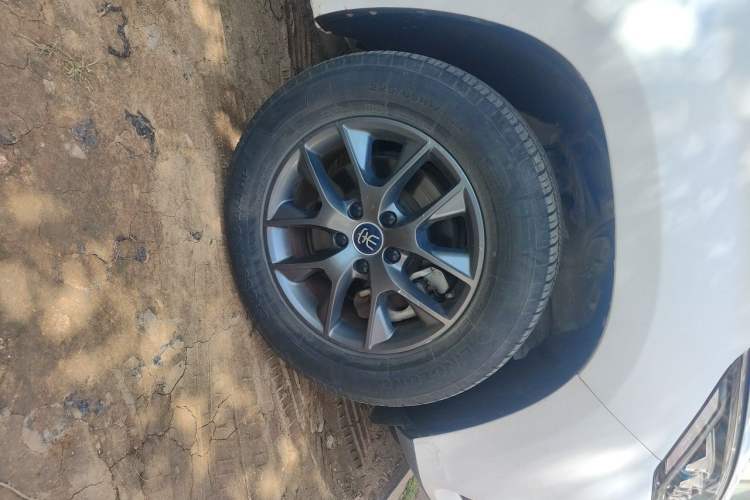 Used BYD Song 2020 Classic Edition 1.5T Manual Luxury Model Right Front Wheel Hub