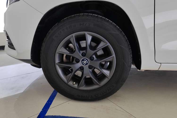 Used BYD Song 2020 Classic Edition 1.5T Automatic Elite Model Right Front Wheel Hub