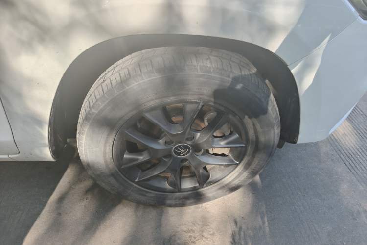 Used BYD Song 2020 Classic Edition 1.5T Automatic Elite Model Right Front Wheel Hub