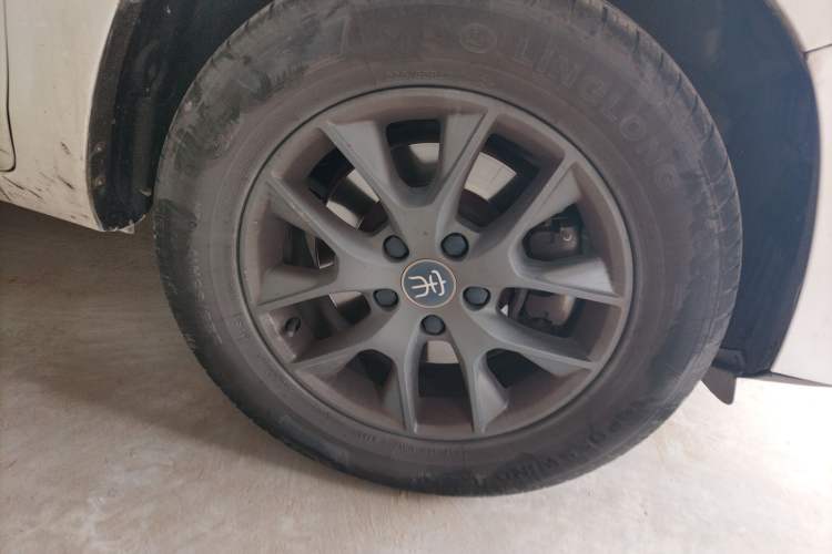 Used BYD Song 2020 Classic Edition 1.5T Automatic Elite Model Right Front Wheel Hub