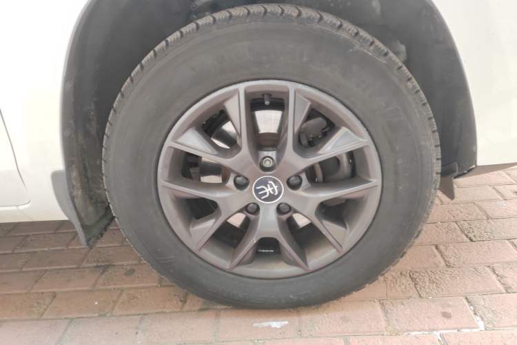 Used BYD Song 2020 Classic Edition 1.5T Automatic Elite Model Right Front Wheel Hub