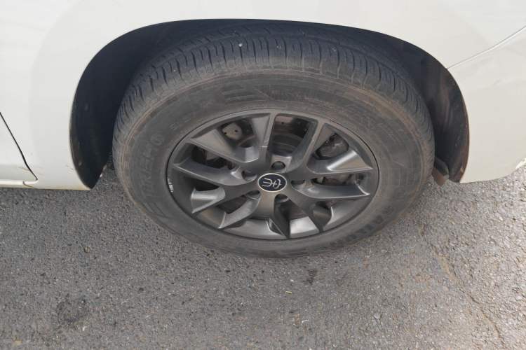 Used BYD Song 2020 Classic Edition 1.5T Automatic Elite Model Right Front Wheel Hub