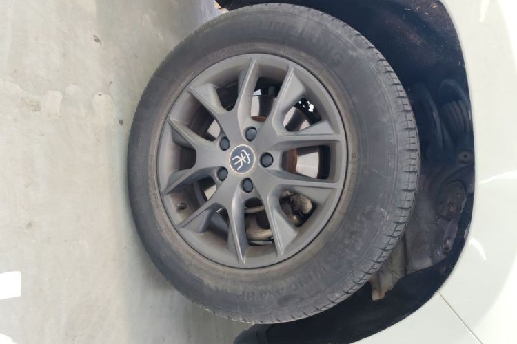 Used BYD Song 2020 Classic Edition 1.5T Automatic Elite Model Right Front Wheel Hub