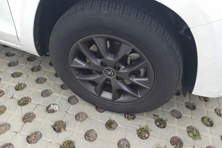 Used BYD Song 2020 Classic Edition 1.5T Automatic Elite Model Right Front Wheel Hub