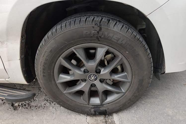 Used BYD Song 2020 Classic Edition 1.5T Automatic Elite Model Right Front Wheel Hub