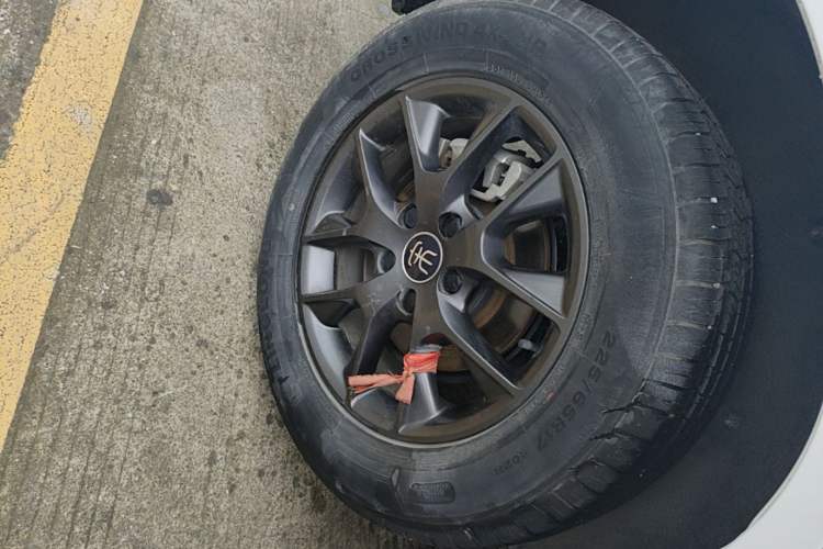 Used BYD Song 2020 Classic Edition 1.5T Automatic Elite Model Right Rear Wheel Hub