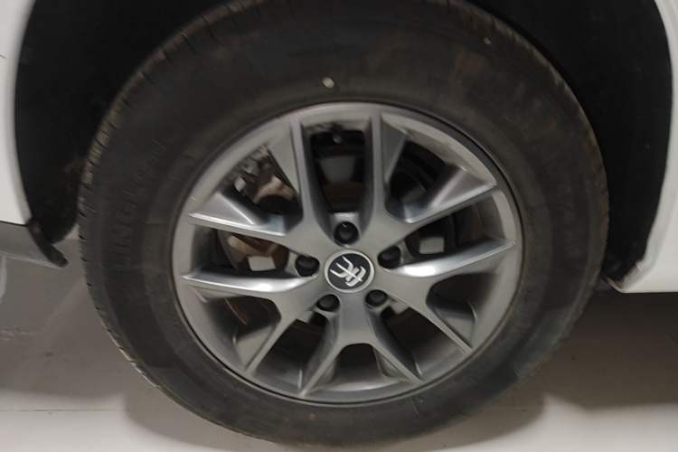 Used BYD Song 2020 Classic Edition 1.5T Manual Luxury Model Right Rear Wheel Hub