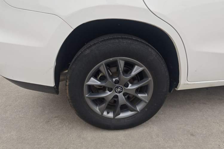 Used BYD Song 2020 Classic Edition 1.5T Manual Luxury Model Right Rear Wheel Hub