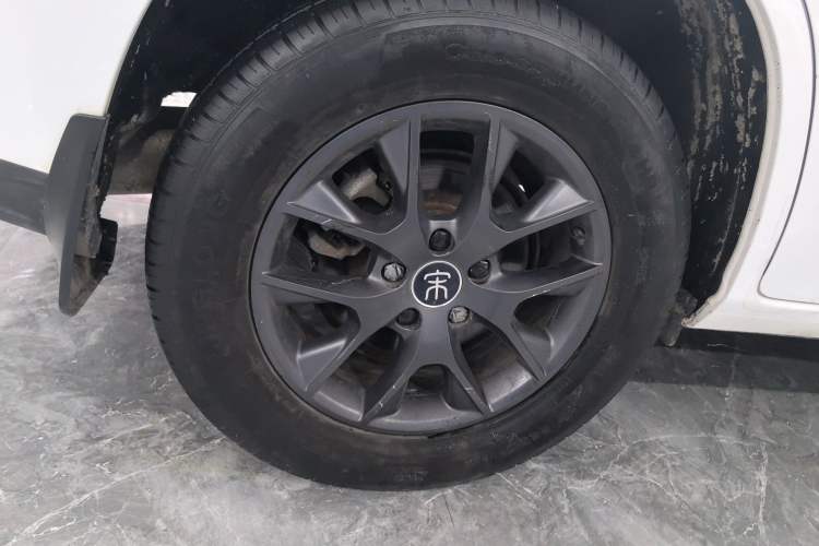 Used BYD Song 2020 Classic Edition 1.5T Automatic Elite Model Right Rear Wheel Hub