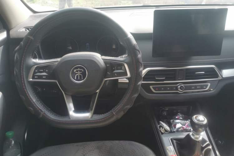 Used BYD Song 2020 Classic Edition 1.5T Manual Luxury Model Steering Wheel