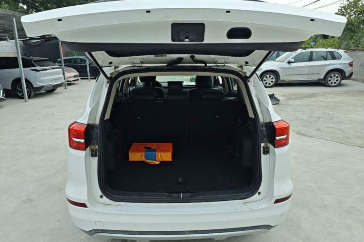 Used BYD Song 2020 Classic Edition 1.5T Manual Luxury Model Trunk