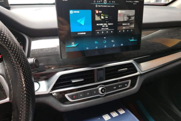 Used BYD Song 2021 Classic Edition 1.5T Manual Luxury Model Audio And AC Panel