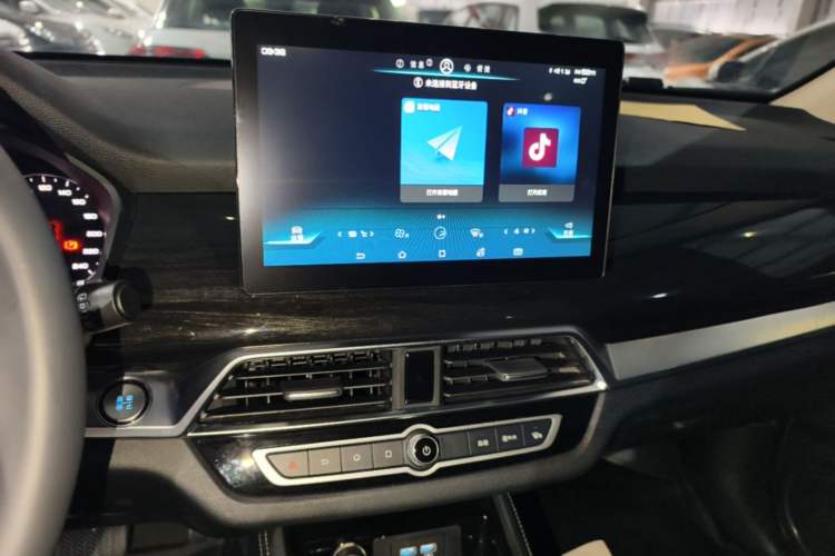 Used BYD Song 2021 Classic Edition 1.5T Automatic Elite Model Audio And AC Panel