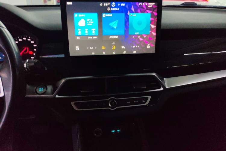 Used BYD Song 2021 Classic Edition 1.5T Automatic Luxury Model Audio And AC Panel