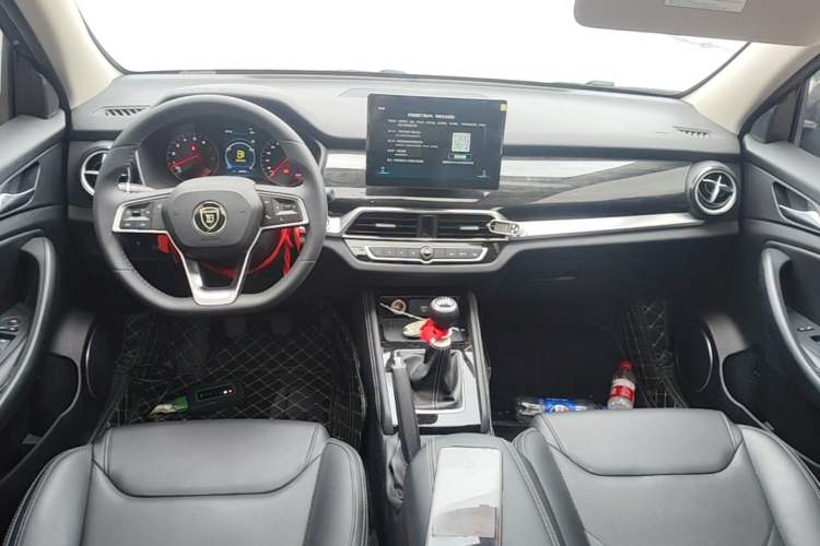 Used BYD Song 2021 Classic Edition 1.5T Manual Luxury Model Center Console