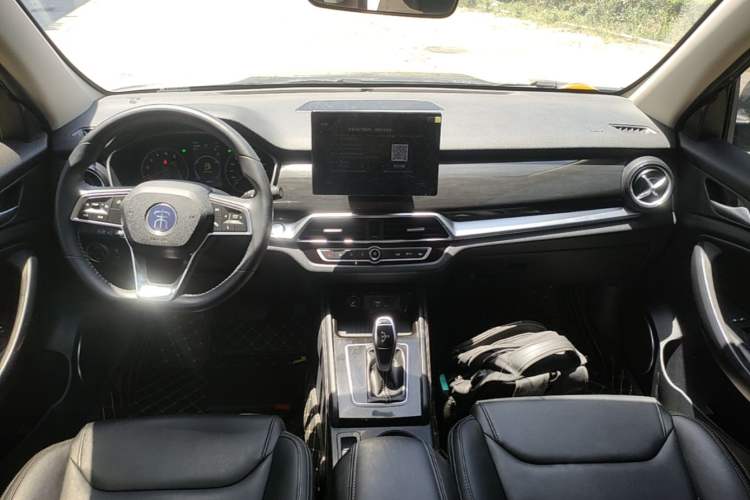 Used BYD Song 2021 Classic Edition 1.5T Automatic Elite Model Center Console