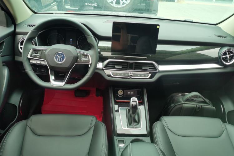 Used BYD Song 2021 Classic Edition 1.5T Automatic Elite Model Center Console