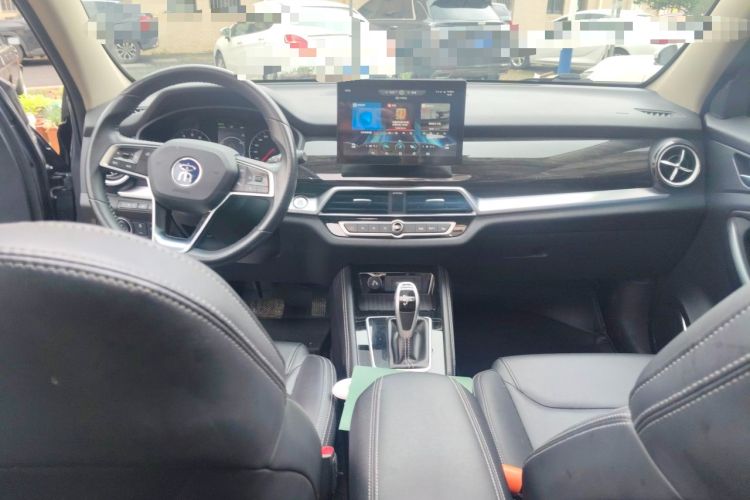 Used BYD Song 2021 Classic Edition 1.5T Automatic Elite Model Center Console