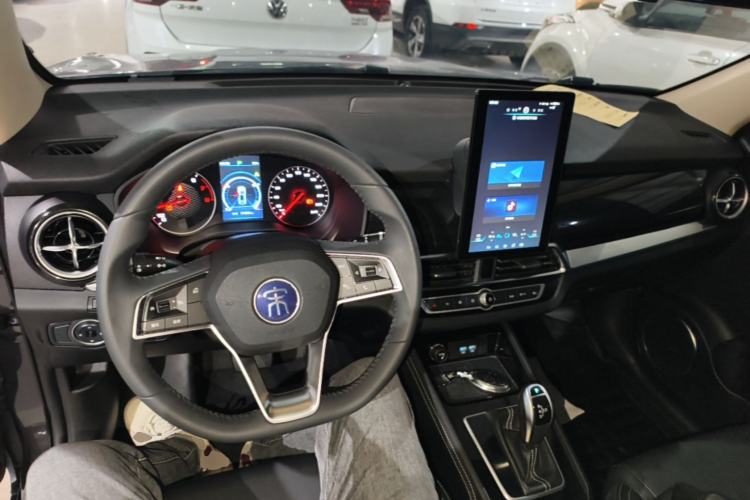 Used BYD Song 2021 Classic Edition 1.5T Automatic Elite Model Center Console