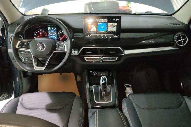 Used BYD Song 2021 Classic Edition 1.5T Automatic Elite Model Center Console