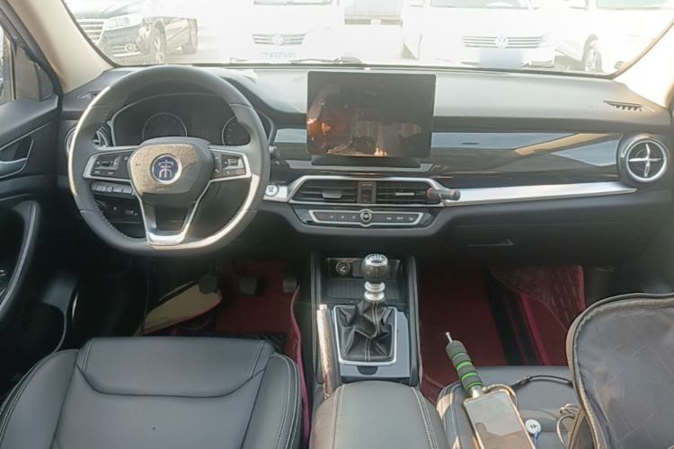 Used BYD Song 2021 Classic Edition 1.5T Manual Luxury Model Center Console
