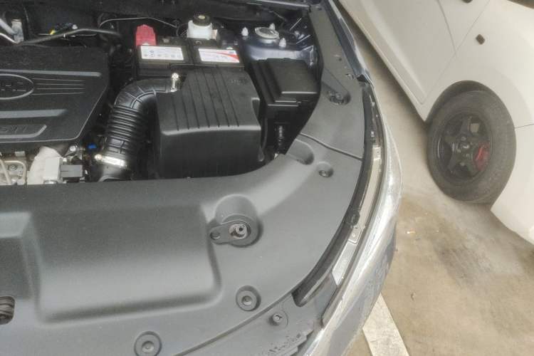 Used BYD Song 2021 Classic Edition 1.5T Automatic Elite Model Engine Bay Left