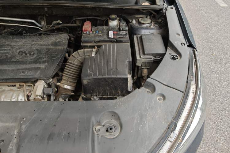 Used BYD Song 2021 Classic Edition 1.5T Automatic Elite Model Engine Bay Left