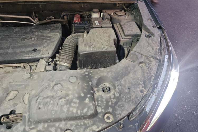 Used BYD Song 2021 Classic Edition 1.5T Automatic Elite Model Engine Bay Left