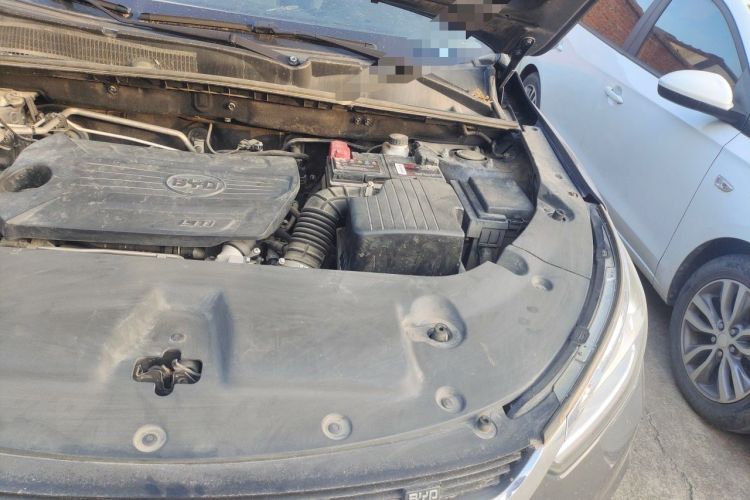 Used BYD Song 2021 Classic Edition 1.5T Automatic Elite Model Engine Bay Left