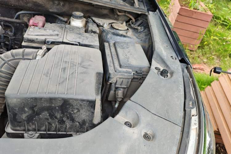 Used BYD Song 2021 Classic Edition 1.5T Automatic Elite Model Engine Bay Left