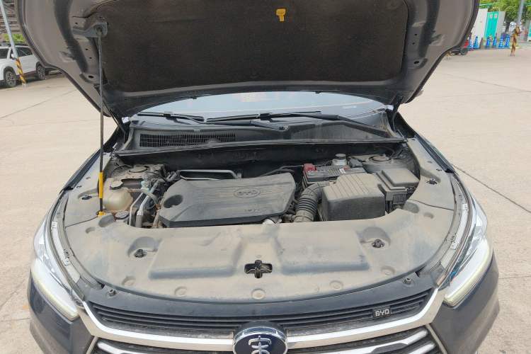 Used BYD Song 2021 Classic Edition 1.5T Manual Luxury Model Engine Bay