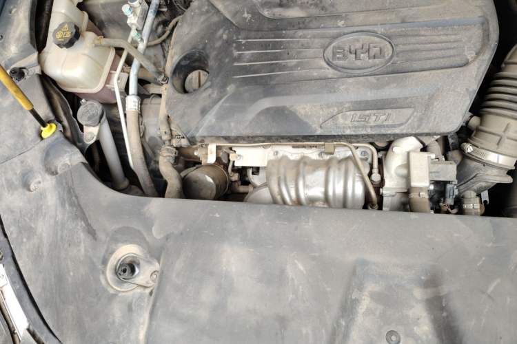 Used BYD Song 2021 Classic Edition 1.5T Manual Luxury Model Engine Bay Right
