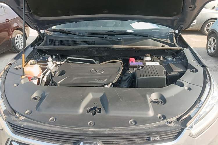 Used BYD Song 2021 Classic Edition 1.5T Manual Luxury Model Engine Bay